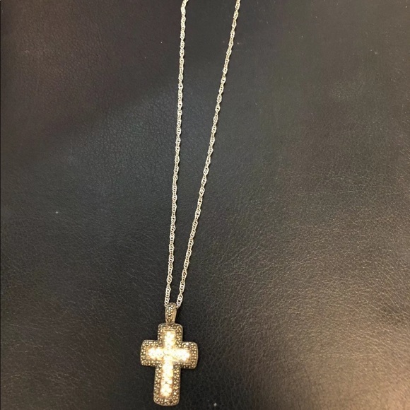 Sterling silver cross necklace Lord & Taylor $90 - Picture 2 of 6